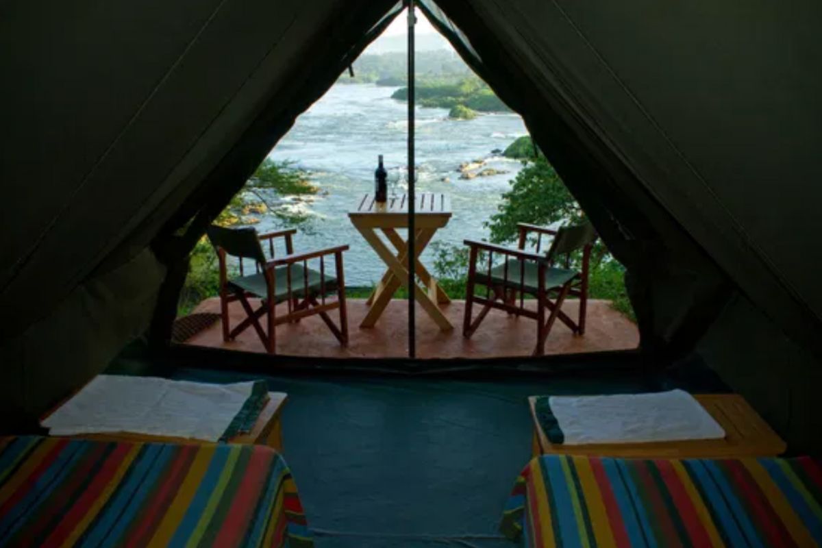 Innenansicht eines Zeltes in Jinja